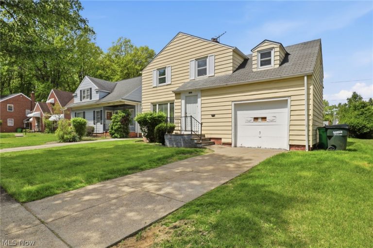 1980 Idlehurst Drive, Euclid, OH - Photo 2