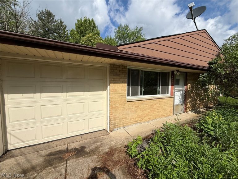 9214 Blueberry Lane, Macedonia, OH - Photo 2