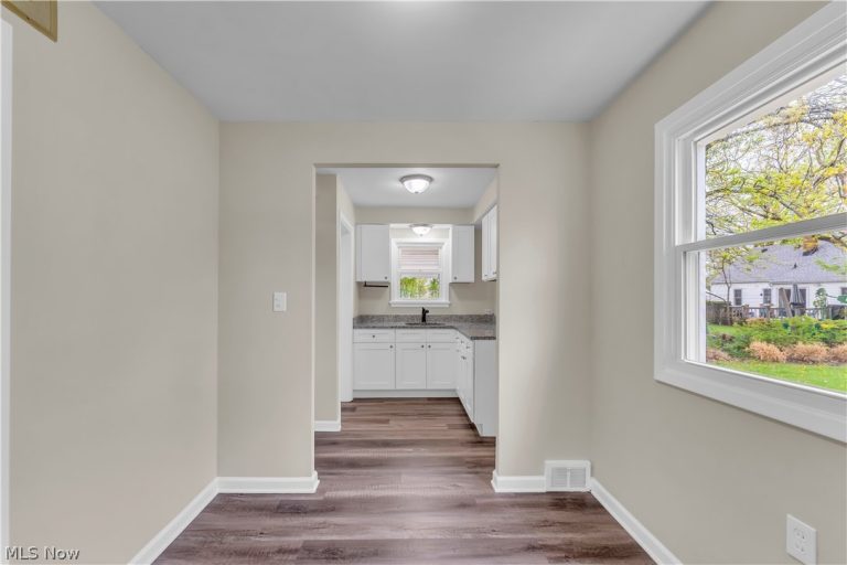 29210 Green Drive, Willowick, OH - Photo 8