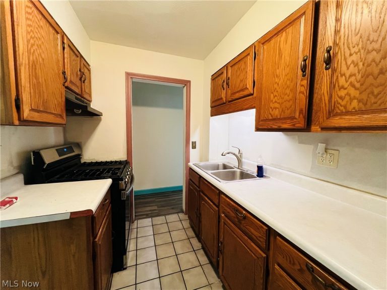2135 Parkman Road, Warren, OH - Photo 3