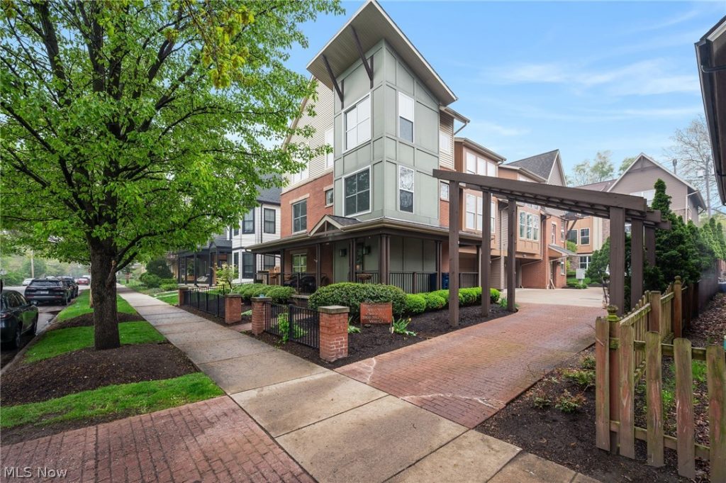 3897 Clinton Avenue, Cleveland, OH