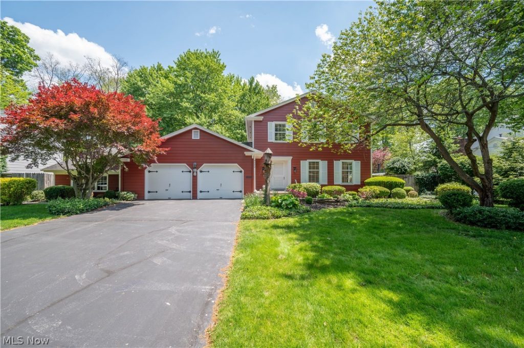 8045 Deerpath Drive, Youngstown, OH