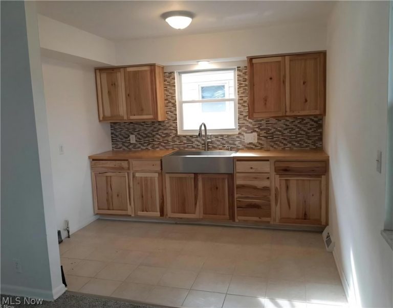 1273 Barcelona Drive, Akron, OH - Photo 2