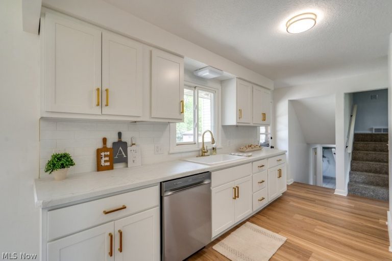 3877 Grove Street, Canton, OH - Photo 8