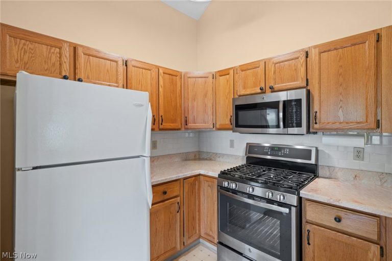 1235 Candlewick Lane #3-11, Broadview Heights, OH - Photo 6