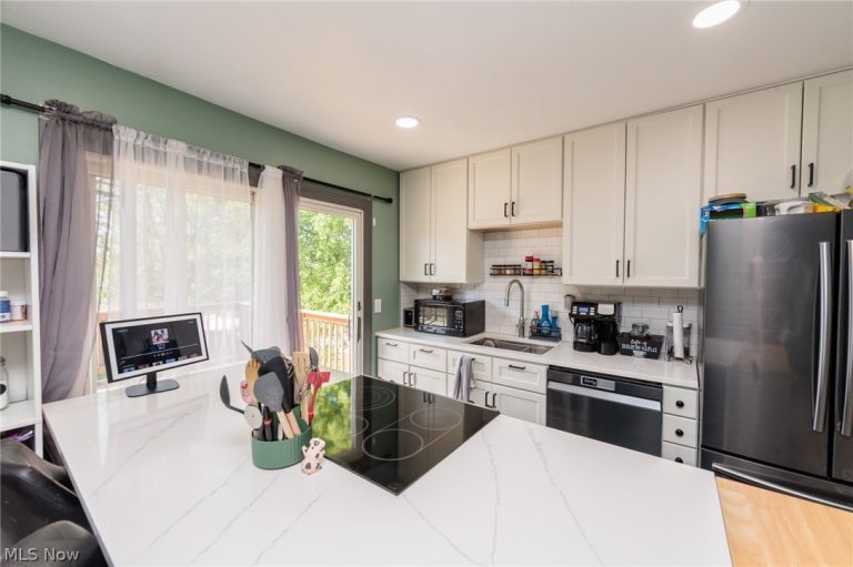 10201 Munich Drive, Parma, OH - Photo 5
