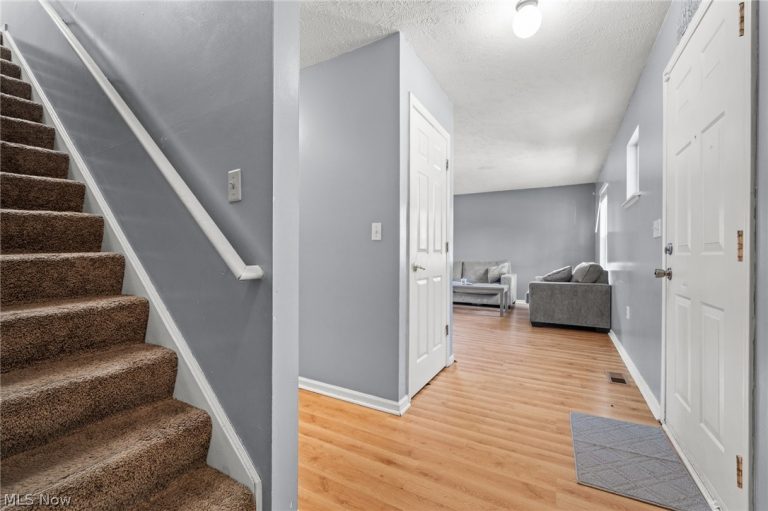 12505 Grimsby Avenue, Cleveland, OH - Photo 5