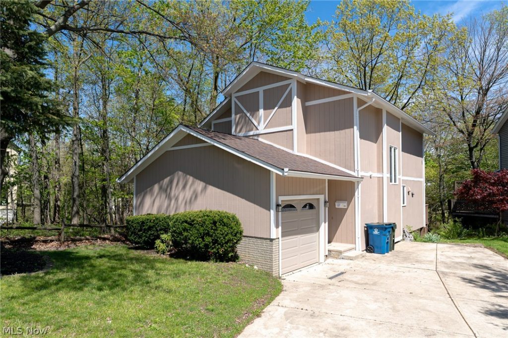 495 Cahoon Road, Bay Village, OH