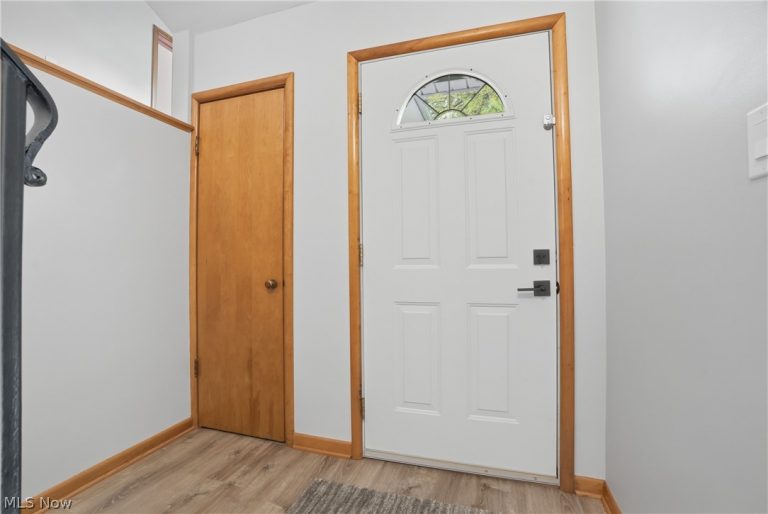 5912 Woodward Drive, Akron, OH - Photo 6