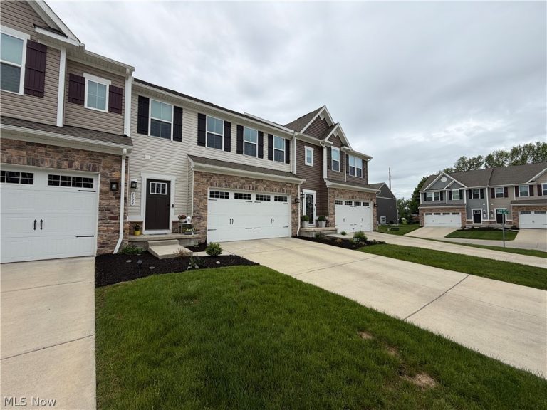 1528 Spruce Hill Drive, Stow, OH - Photo 4