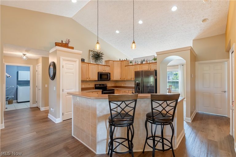 4732 Helmsworth Drive, Canton, OH - Photo 6