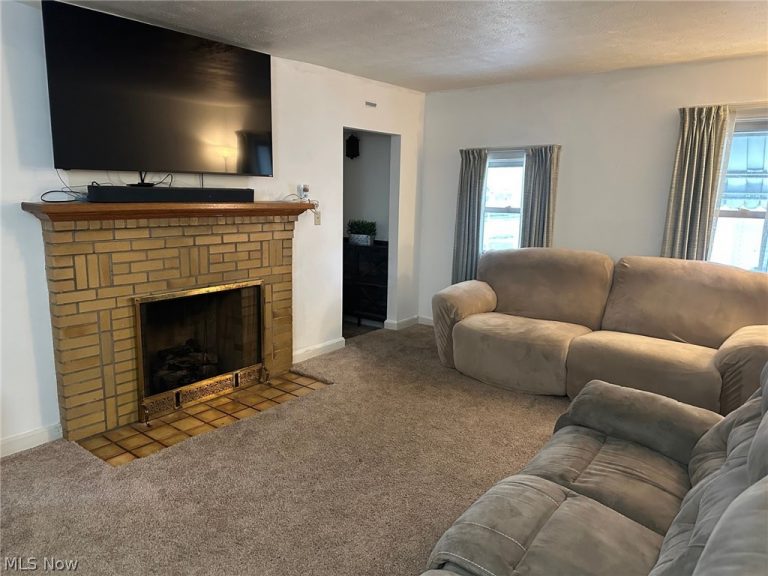 1201 Lakeview Drive, Parkersburg, WV - Photo 2