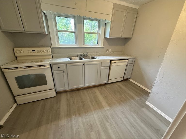 1366 Superior Avenue, Akron, OH - Photo 2
