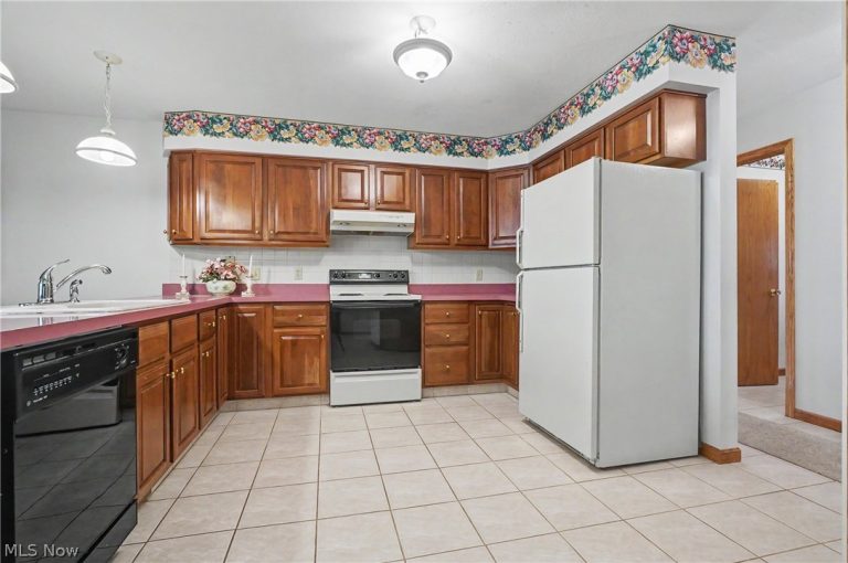 358 Tessa Place, Cortland, OH - Photo 3