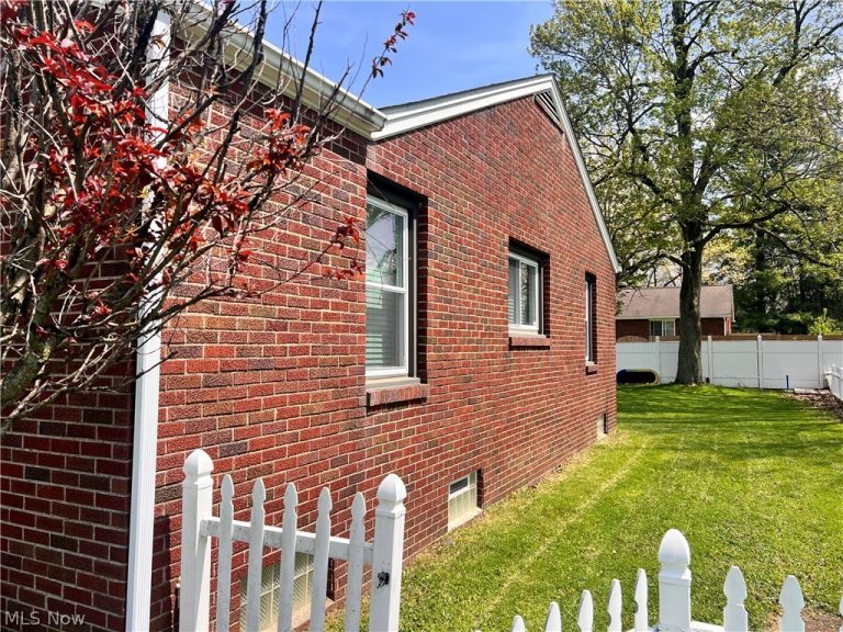 4047 Cascade Drive, Youngstown, OH - Photo 4