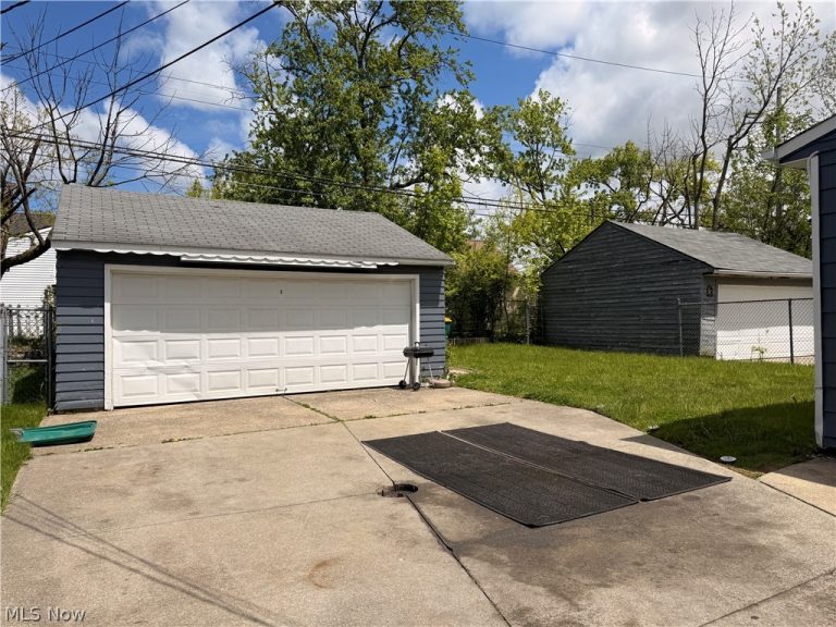 19107 Longview Avenue, Maple Heights, OH - Photo 4