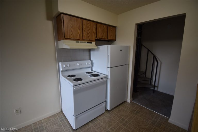 899 Rosamond Avenue, Akron, OH - Photo 5