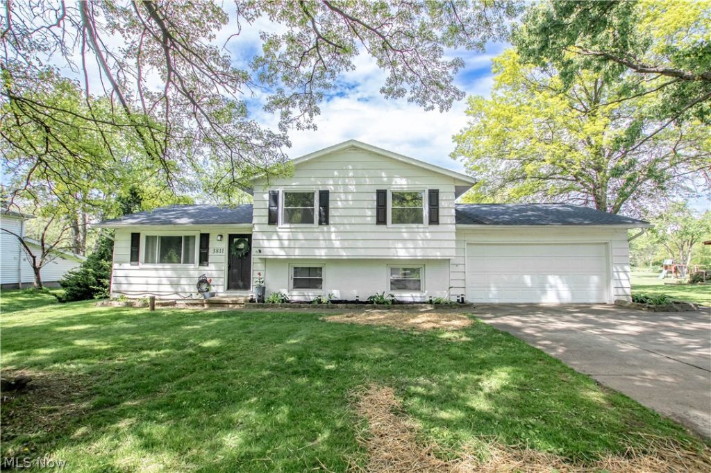3811 Sunnyfield Drive, Copley, OH