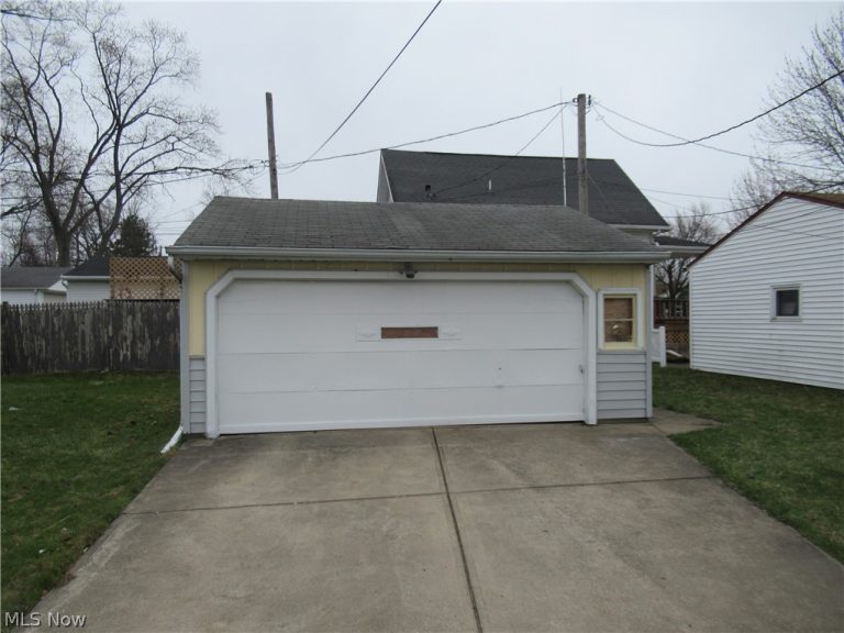330 Paul Street, Bedford, OH - Photo 3