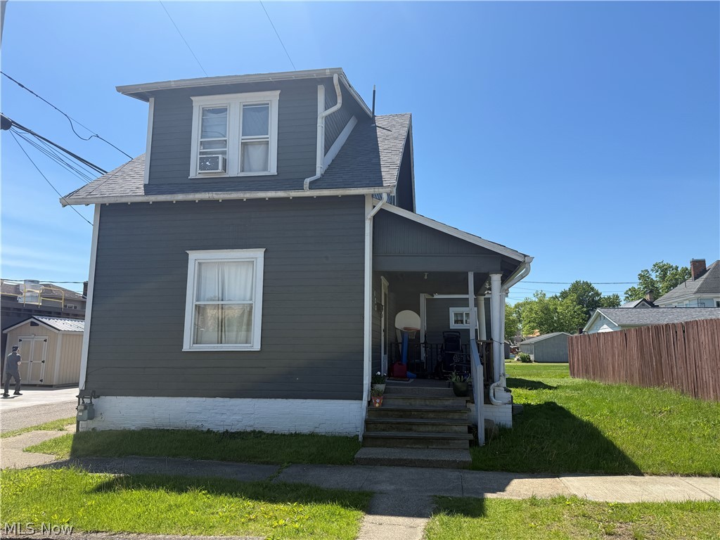 128 8th Street, Uhrichsville, OH