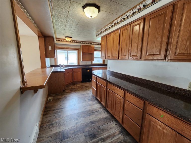 429 Comstock Street, Warren, OH - Photo 4