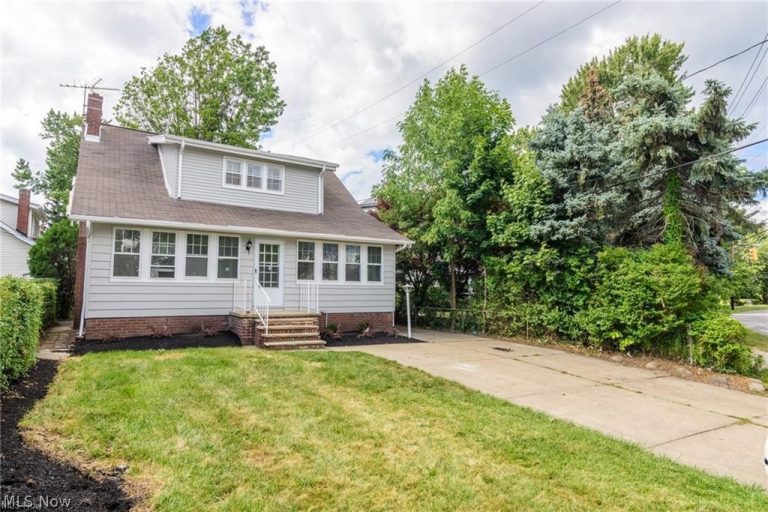 18119 Lake Shore Boulevard, Cleveland, OH - Photo 3