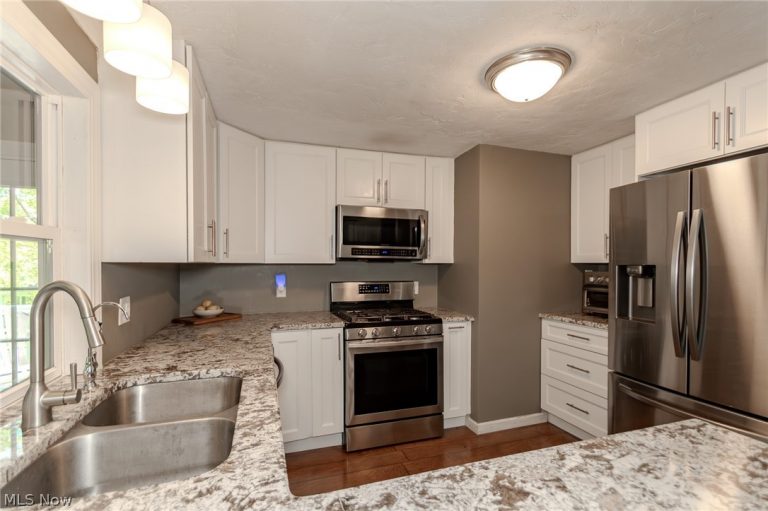8550 Sharp Lane, Chesterland, OH - Photo 6