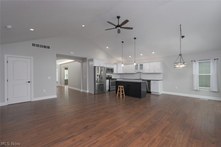15335 Knox Circle, Middlefield, OH - Photo 4