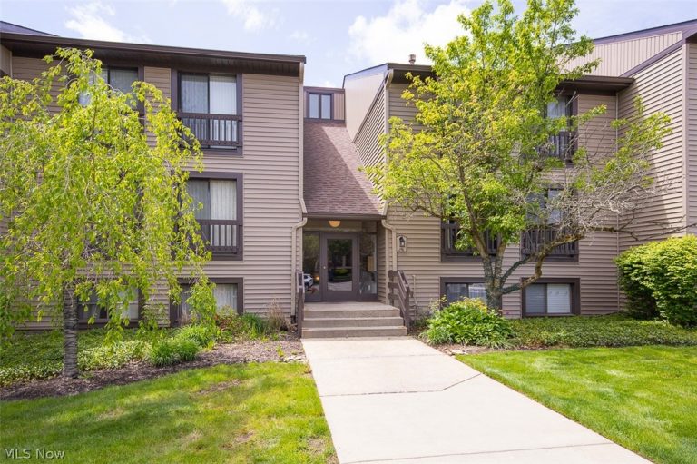 1105 Canyon View Road #204, Sagamore Hills, OH, 44067