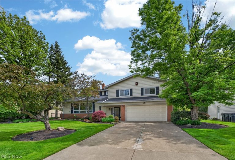 23420 Wendover Drive, Beachwood, OH - Photo 2