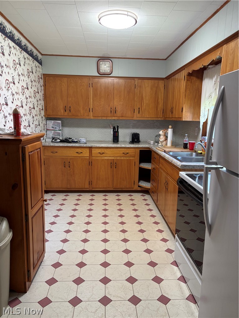 303 Main Street, Andover, OH - Photo 6