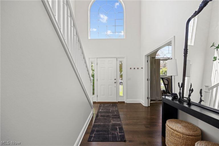 435 Country Walk, Amherst, OH - Photo 3