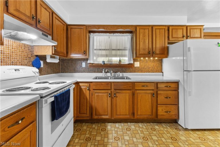 107 Laurel Drive, Weirton, WV - Photo 8