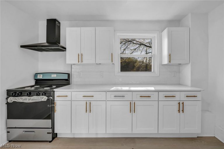 2049 85th Street #UP, Cleveland, OH - Photo 5