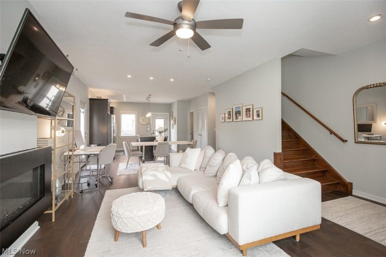 29 Atterbury Boulevard, Hudson, OH - Photo 4