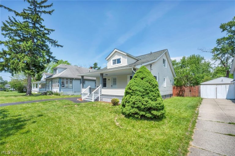 15809 Raymond Street, Maple Heights, OH - Photo 4