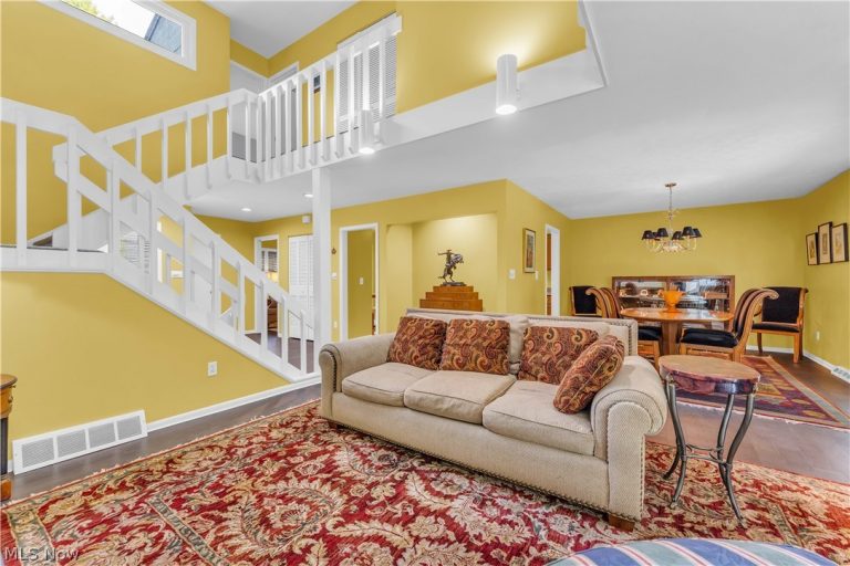 36 Oakshore Drive, Bratenahl, OH - Photo 5