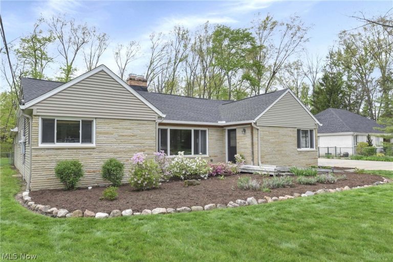 3596 Canterbury Road, Westlake, OH - Photo 2