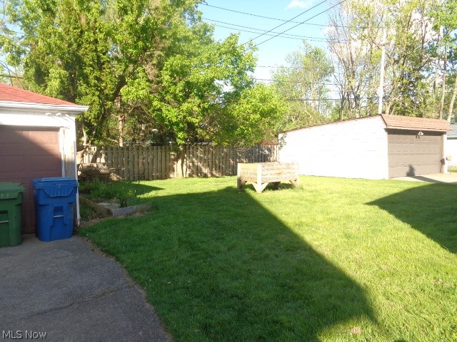 9504 Eureka Parkway, Parma Heights, OH - Photo 3