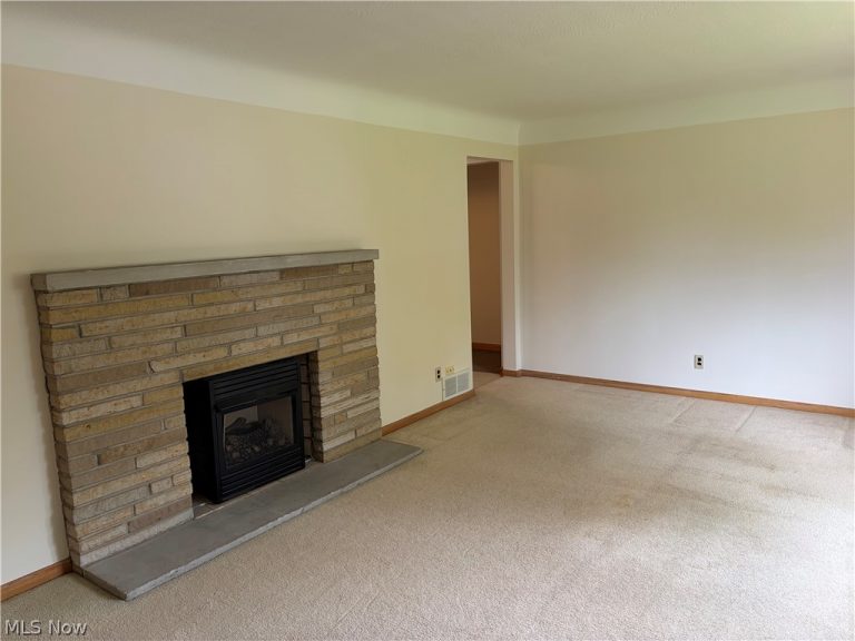 2821 Trabar Drive, Willoughby Hills, OH - Photo 2