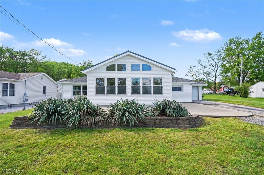1446 Jersey Street, Lake Milton, OH