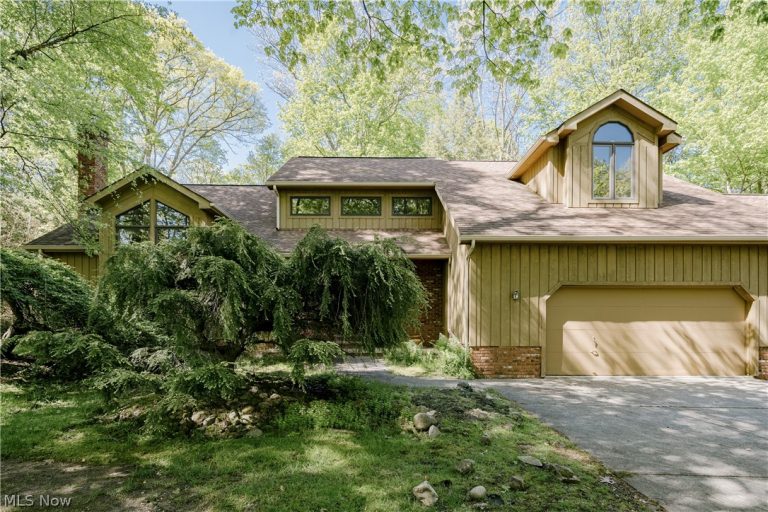 33475 Miles Road, Moreland Hills, OH - Photo 2
