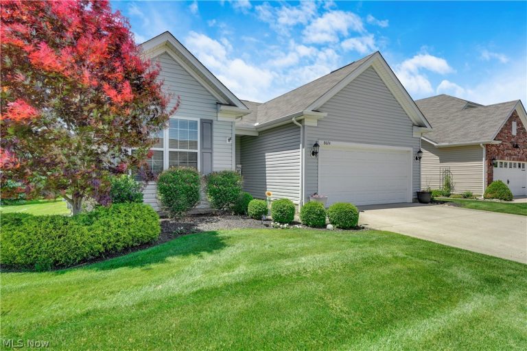 8024 Parkcroft Drive, Mentor, OH - Photo 2