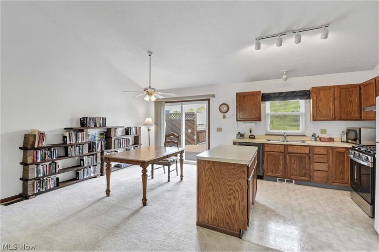 6396 Olive Avenue, North Ridgeville, OH - Photo 3