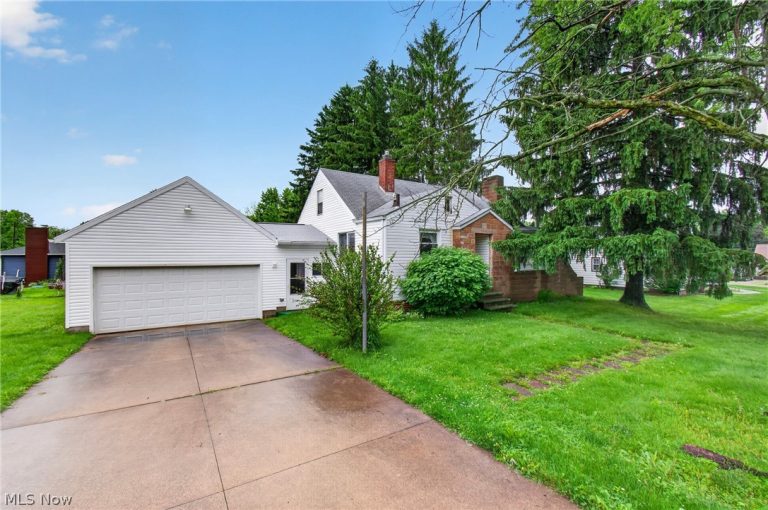 1035 Genoa Avenue, Massillon, OH - Photo 2