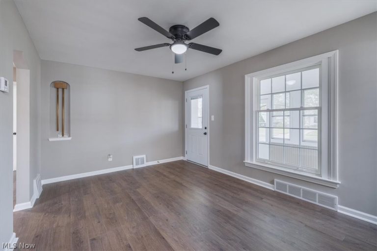 12329 Darlington Avenue, Garfield Heights, OH - Photo 5