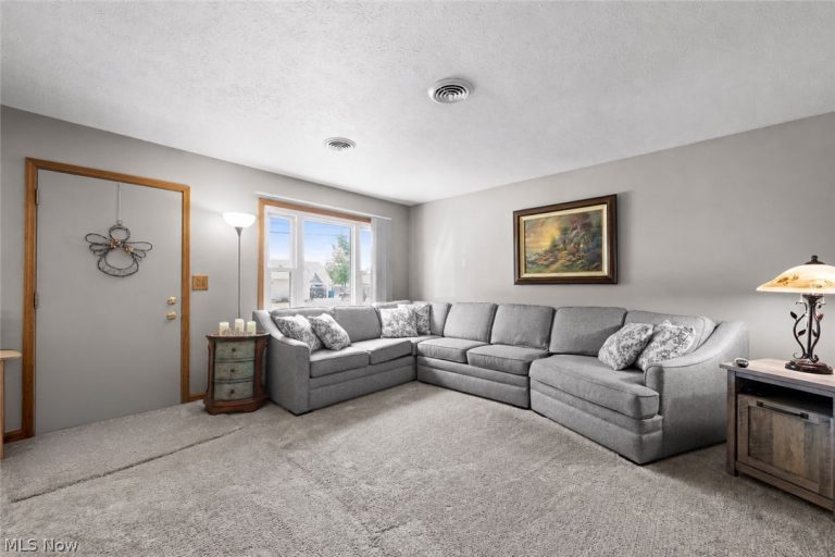 311 Parkway Drive, Eastlake, OH - Photo 4