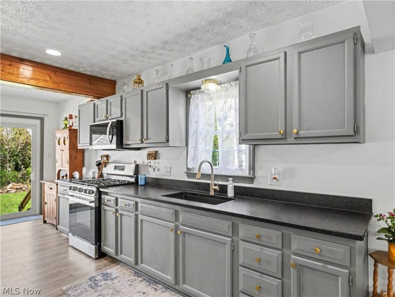 703 Annapolis Avenue, Akron, OH - Photo 2