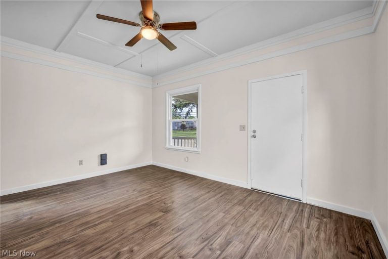 1023 Washington Avenue, Lorain, OH - Photo 6