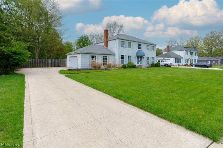 27111 Newton Circle, North Olmsted, OH - Photo 2